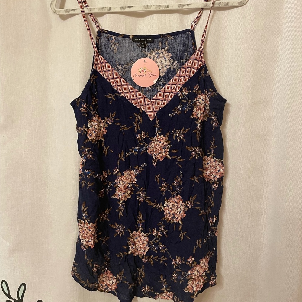 🌸Large Navy floral tank🌸